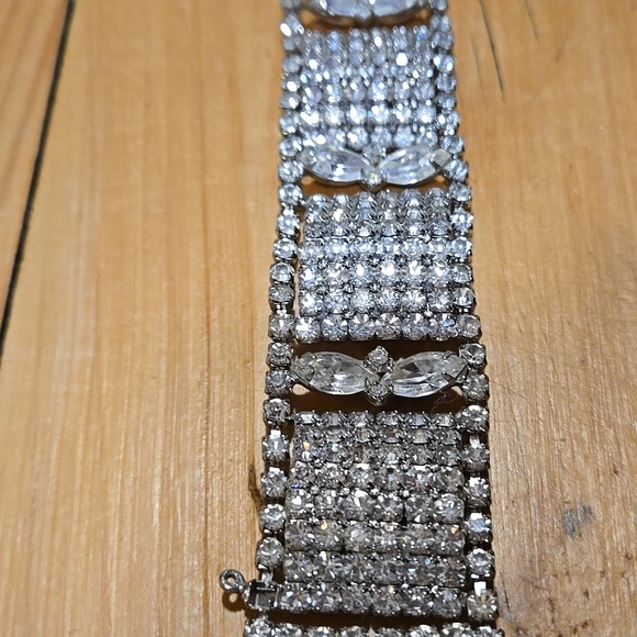 Vintage 1950s cuff rhinestone bracelet - Picture 2 of 4